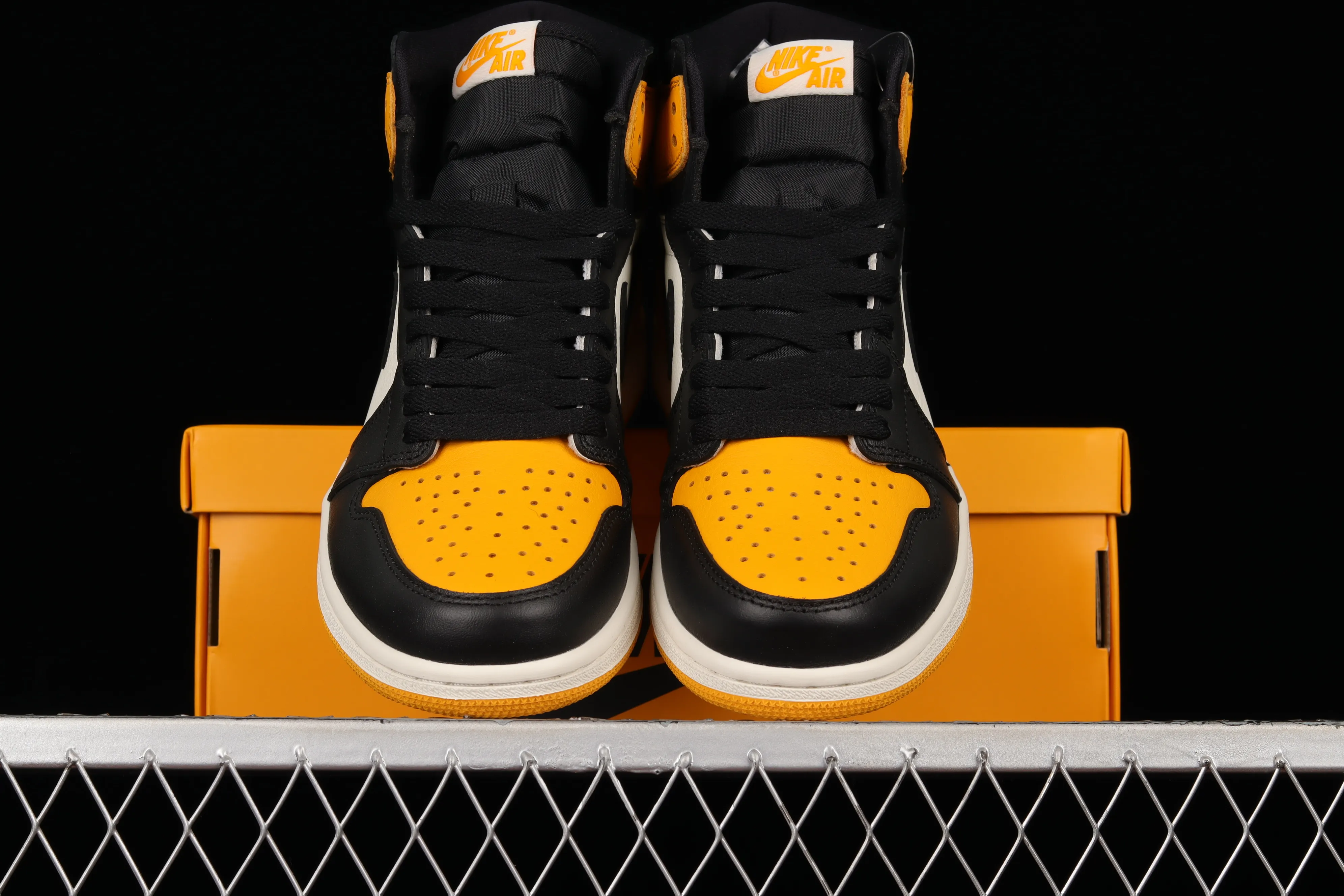 All categories Air Jordan Jordan series basketball shoes Air Jordan 1 High pure original version Air Jordan 1 Retro High OG AJ1 Joe 1 black and yellow toe 555088-711